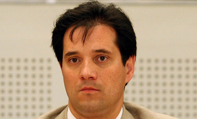 Ο Άδωνις Γεωργιάδης έβαλε λουκέτο στο βιβλιοπωλείο του