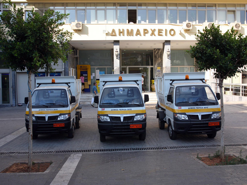 4 νέα ευέλικτα απορριμματοφόρα για τον Πειραιά