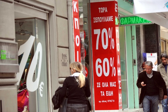 Ελπίζουν σε «ανάσταση» με εκπτώσεις 70%