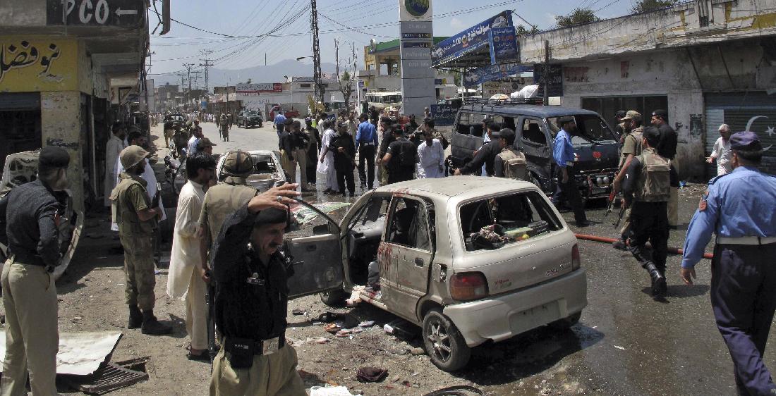 Αιματηρή επίθεση βομβιστών καμικάζι στο Πακιστάν