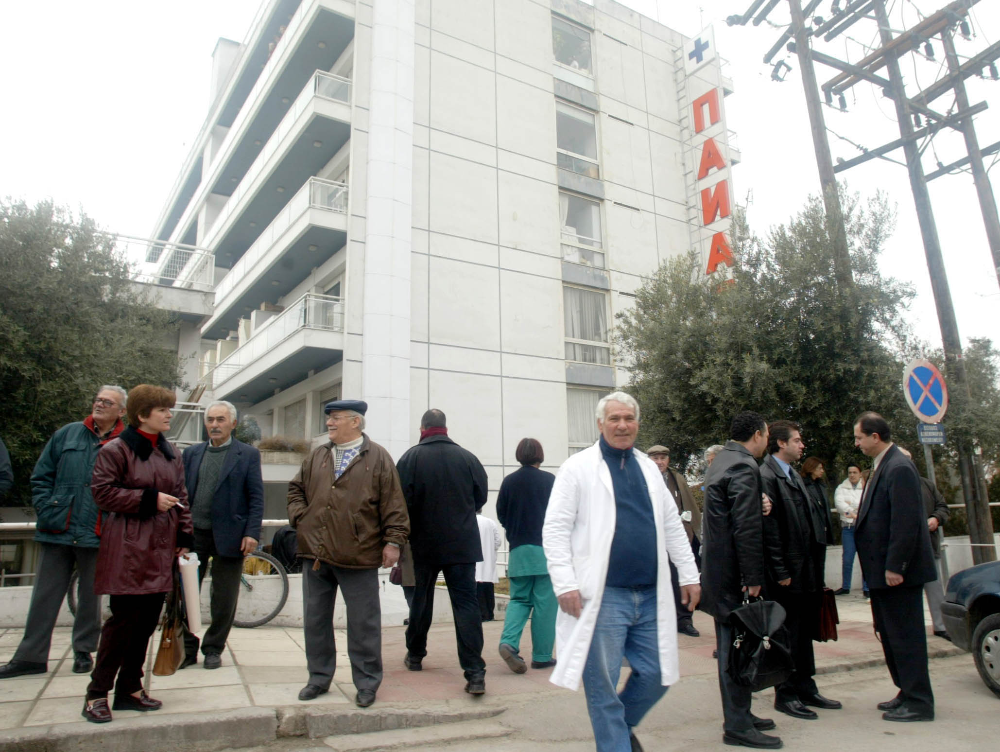 Πεθαίνεις; Χειρουργείσαι…