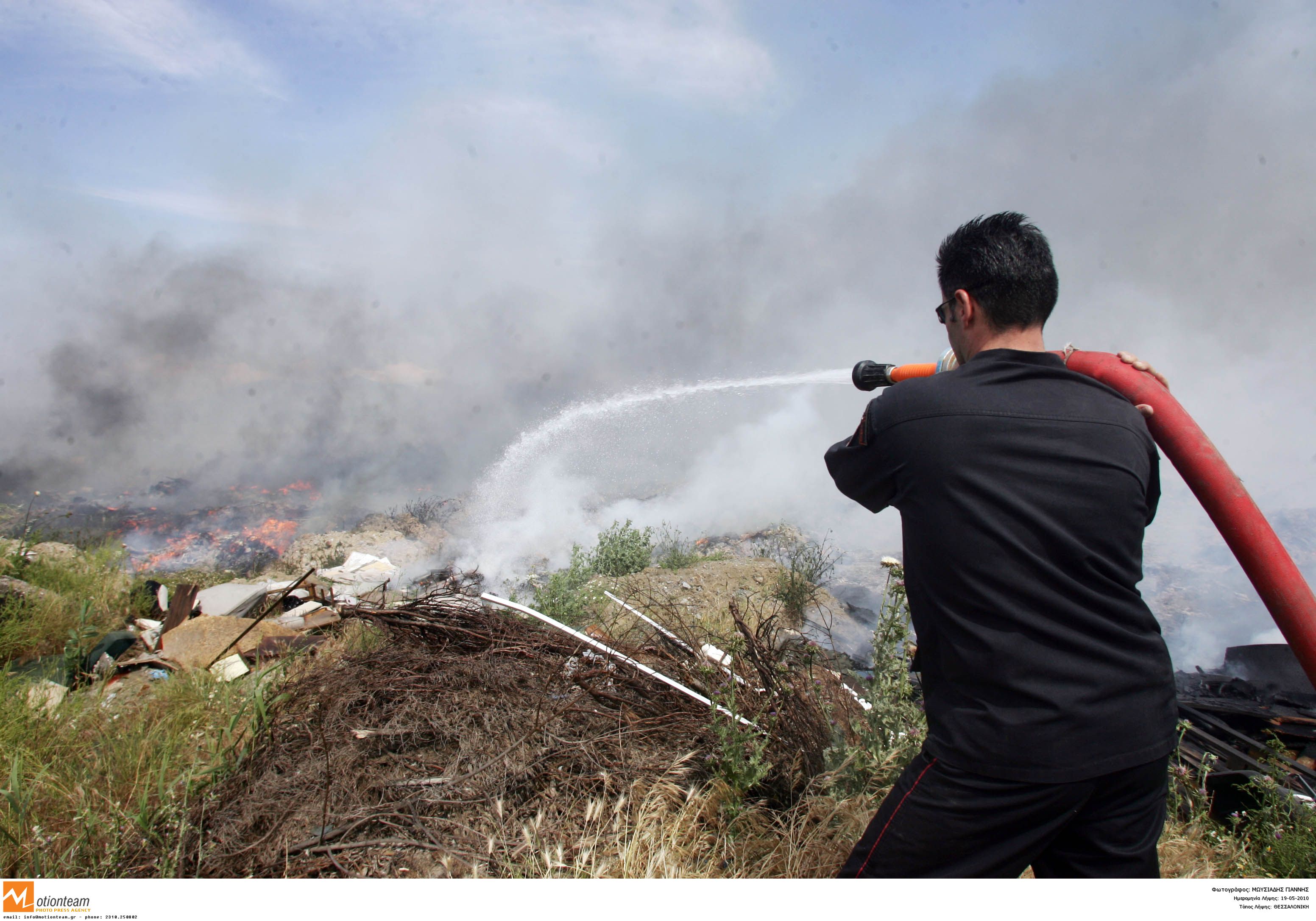 Υπό μερικό έλεγχο η φωτιά στις Λιβανάτες