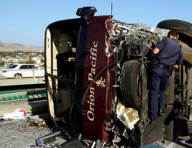 Δεκάδες τραυματίες από σύγκρουση λεωφορείου με φορτηγό