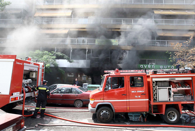 Ζημιές χιλιάδων ευρώ από πυρκαγιά σε φανοποιείο της Κρήτης