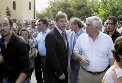 Ο Γιώργος Πεταλωτής στην κηδεία του Γκιόλια
