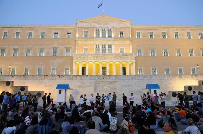 Αθρόες προσλήψεις στη Βουλή