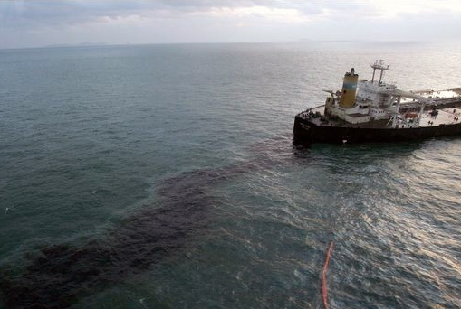 Πλησιάζει τις ακτές η πετρελαιοκηλίδα στο Νίγηρα