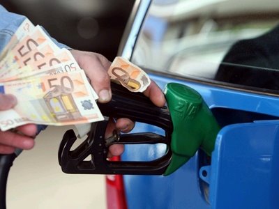 Δεύτερη ακριβότερη στην Ε.Ε., η βενζίνη στην Ελλάδα