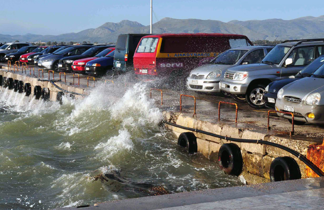 Βυθίστηκε θαλαμηγός στη Νέα Φώκαια