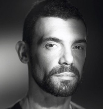 Ο Έλληνας που έγδυσε Ναόμι και Χερτζίκοβα