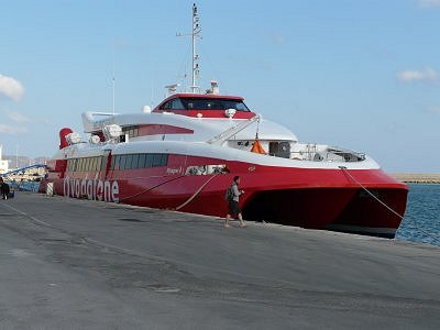 Ταλαιπωρία για τους επιβάτες του «Flying Cat 4»