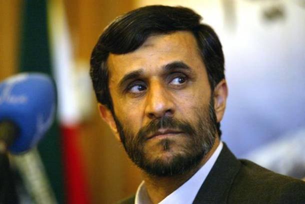 Αποσύρεται στο τέλος της θητείας του ο Αχμαντινετζάντ