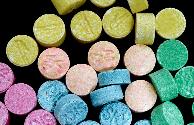 Επιστήμονας ισχυρίζεται ότι μπορεί να θεραπεύσει τον αλκοολισμό με… LSD