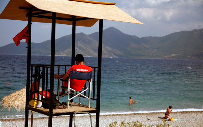 Στα ύψη η ζήτηση για ναυαγοσώστες την περίοδο του κορονοϊού