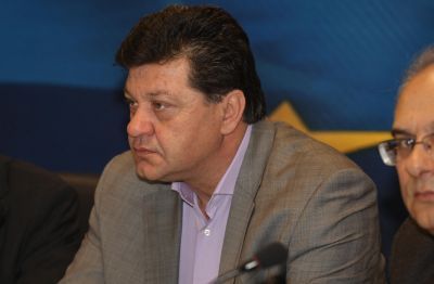 «Σηκώνει τα μανίκια» ο Καπελέρης
