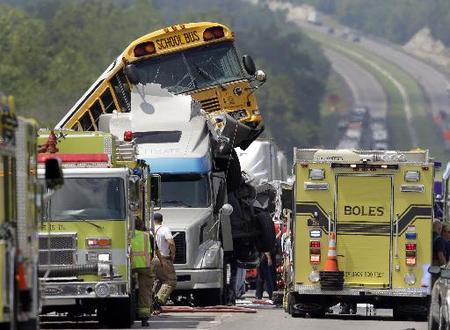 Θανατηφόρα σύγκρουση σχολικών με φορτηγά