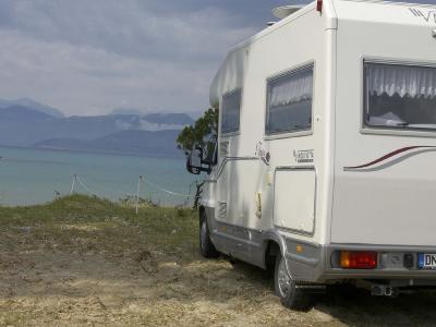 Τρεις αδελφές έχασαν τη ζωή τους όταν φωτιά απανθράκωσε τροχόσπιτο