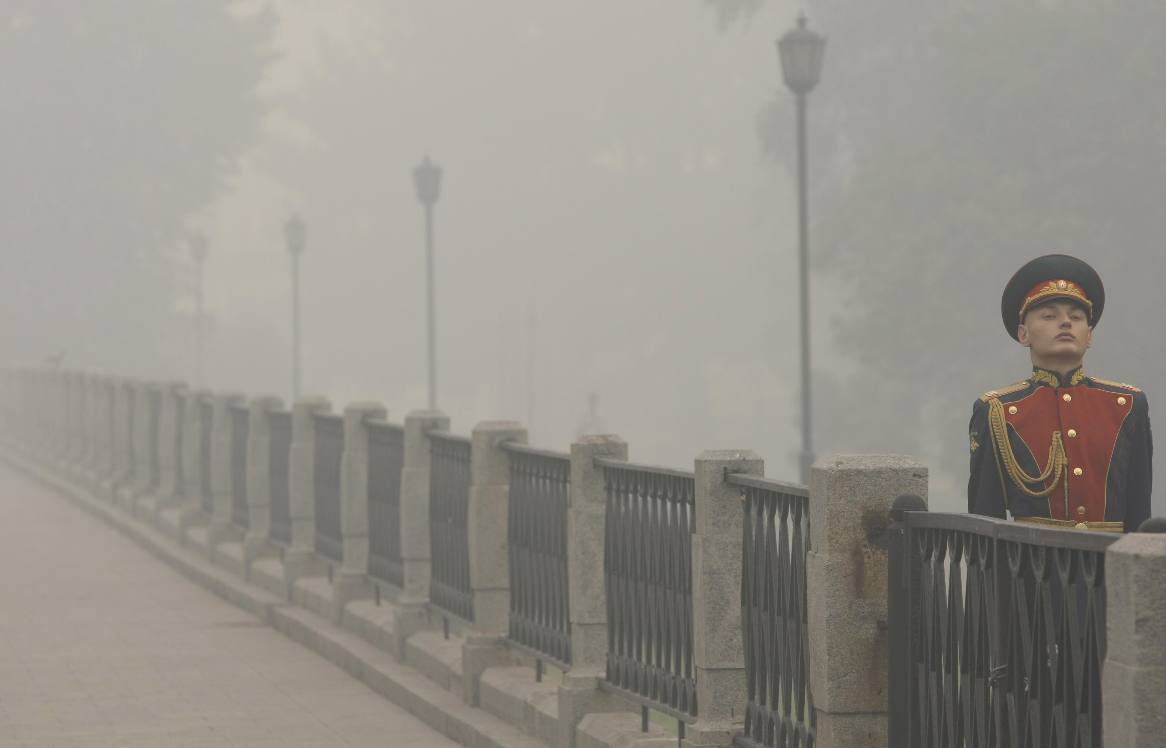 Δεν φεύγουν οι Γάλλοι από τη φλεγόμενη Ρωσία