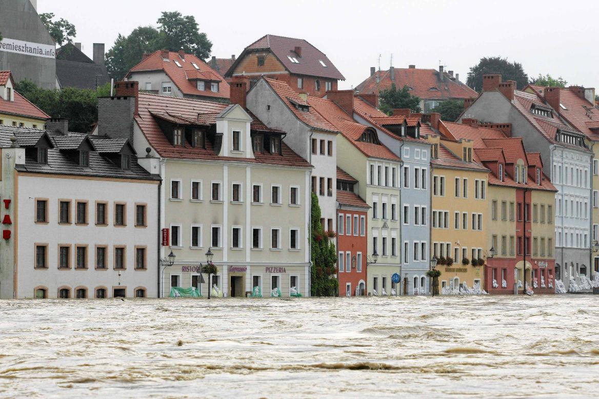 Χωρίς ρεύμα 2.000 σπίτια σε Τσεχία και Πολωνία
