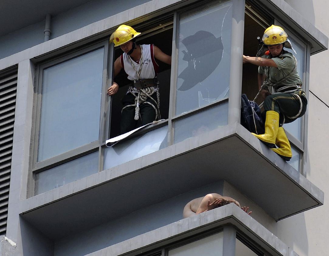 Έπεσε από τον 11ο όροφο για να αυτοκτονήσει…