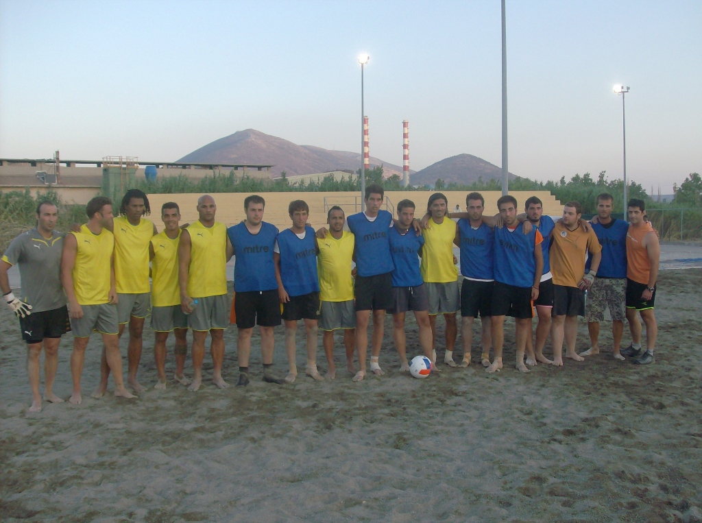 Πλούσιο θέαμα beach soccer στο Αλιβέρι