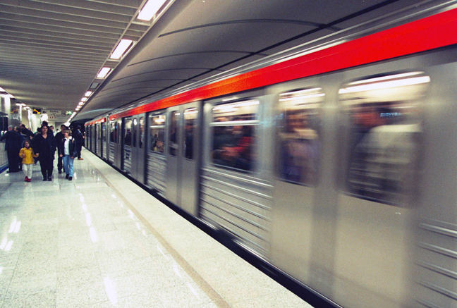 Βιντεοσκοπούσε γυναίκες με φούστες σε σταθμούς του μετρό