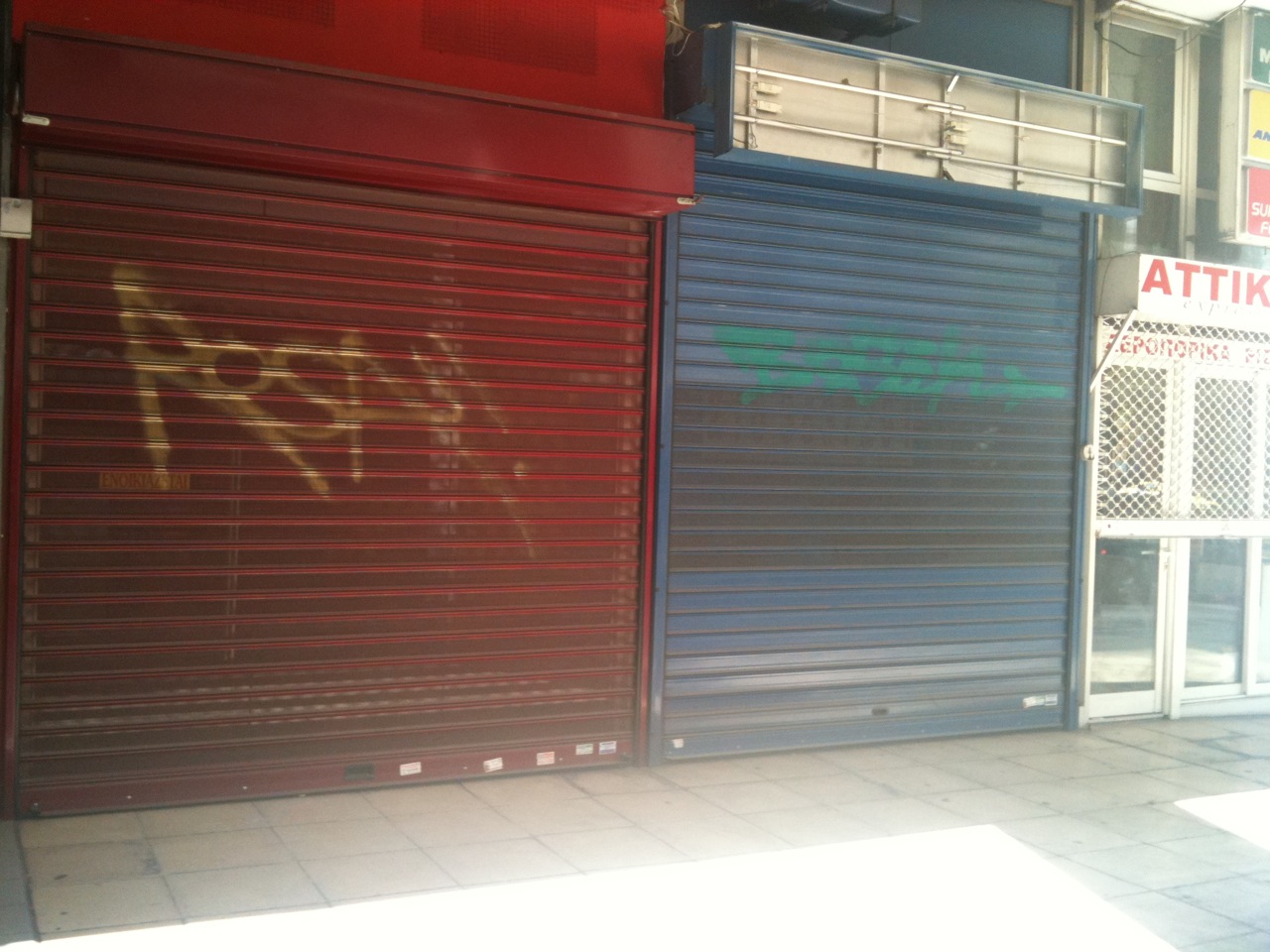 «Λουκέτο» βάζουν τα καταστήματα στην Αθήνα