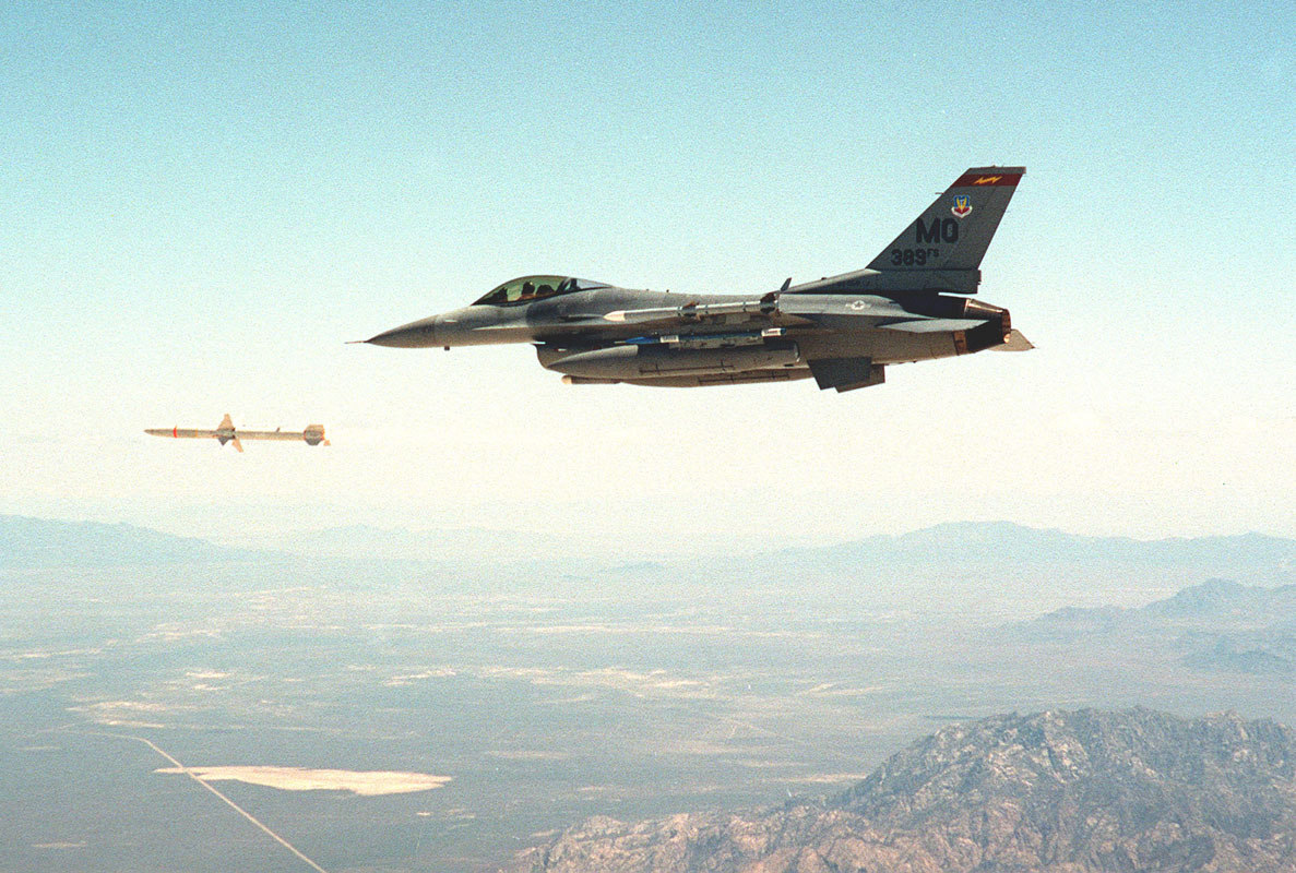 Σύγκρουση δύο F16 στον αέρα