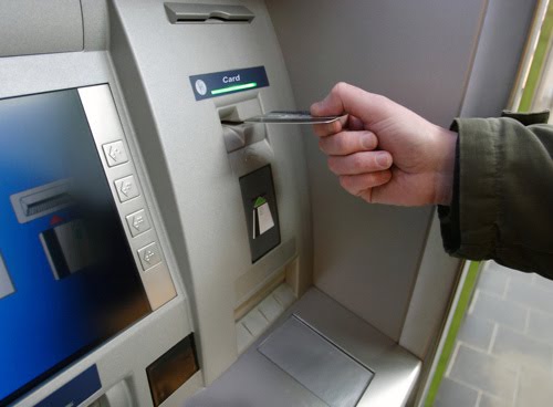 Τον χτύπησαν και τον λήστεψαν σε ATM και έπαθε ανακοπή καρδιάς