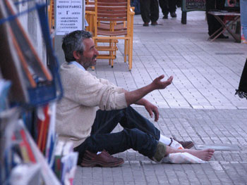 Τον έκαναν ζητιάνο