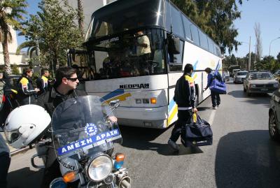 Υλικές φθορές στο λεωφορείο της Φενέρμπαχτσε