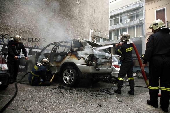 Φωτιά σε αυτοκίνητα Διπλωματικού Σώματος