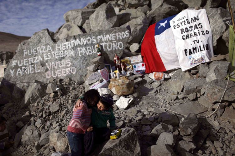 Ελπίδα και αγωνία για τους 33 εργάτες στη Χιλή