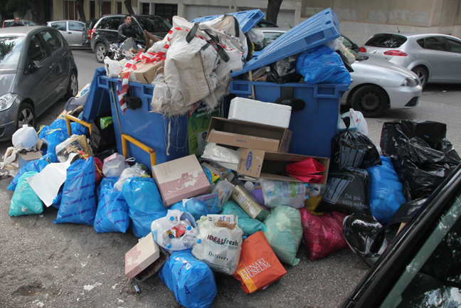 Το μέγα σκάνδαλο των πεταμένων τροφίμων