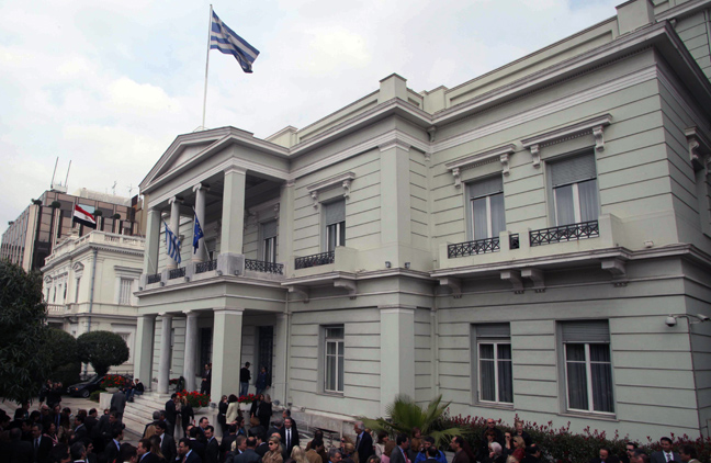 Δεν εγκαταλείπει η Ελλάδα το θέμα της παρακολούθησης της πρεσβείας στο Βερολίνο