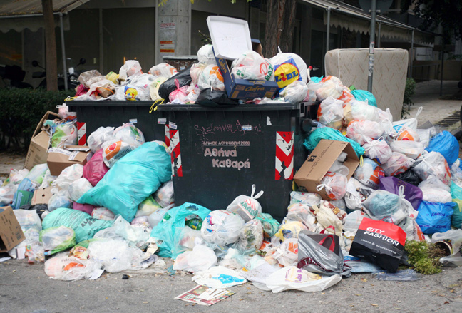 Διακόπηκε η αποκομιδή σκουπιδιών στο Βύρωνα