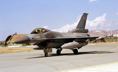 Με την «κοιλιά» προσγειώθηκε F-16 στη Λάρισα