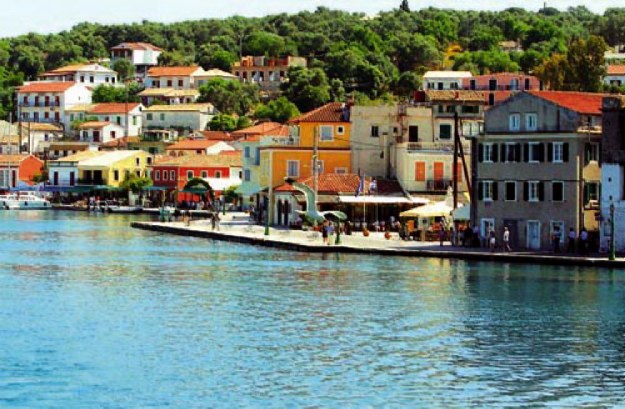 Αποκλεισμένο για δεύτερη μέρα το λιμάνι των Παξών