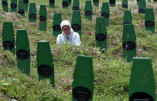 Οκτώ νέοι ομαδικοί τάφοι στη Σρεμπρένιτσα
