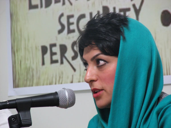 Σε δίκη η ακτιβίστρια Σίβα Ναζάρ Αχάρι