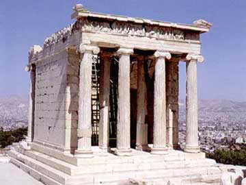 Ο ναός της Αθηνάς Νίκης «ψήλωσε»