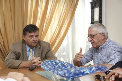 «Έχει γίνει βίαιη περικοπή των πόρων στους δήμους»