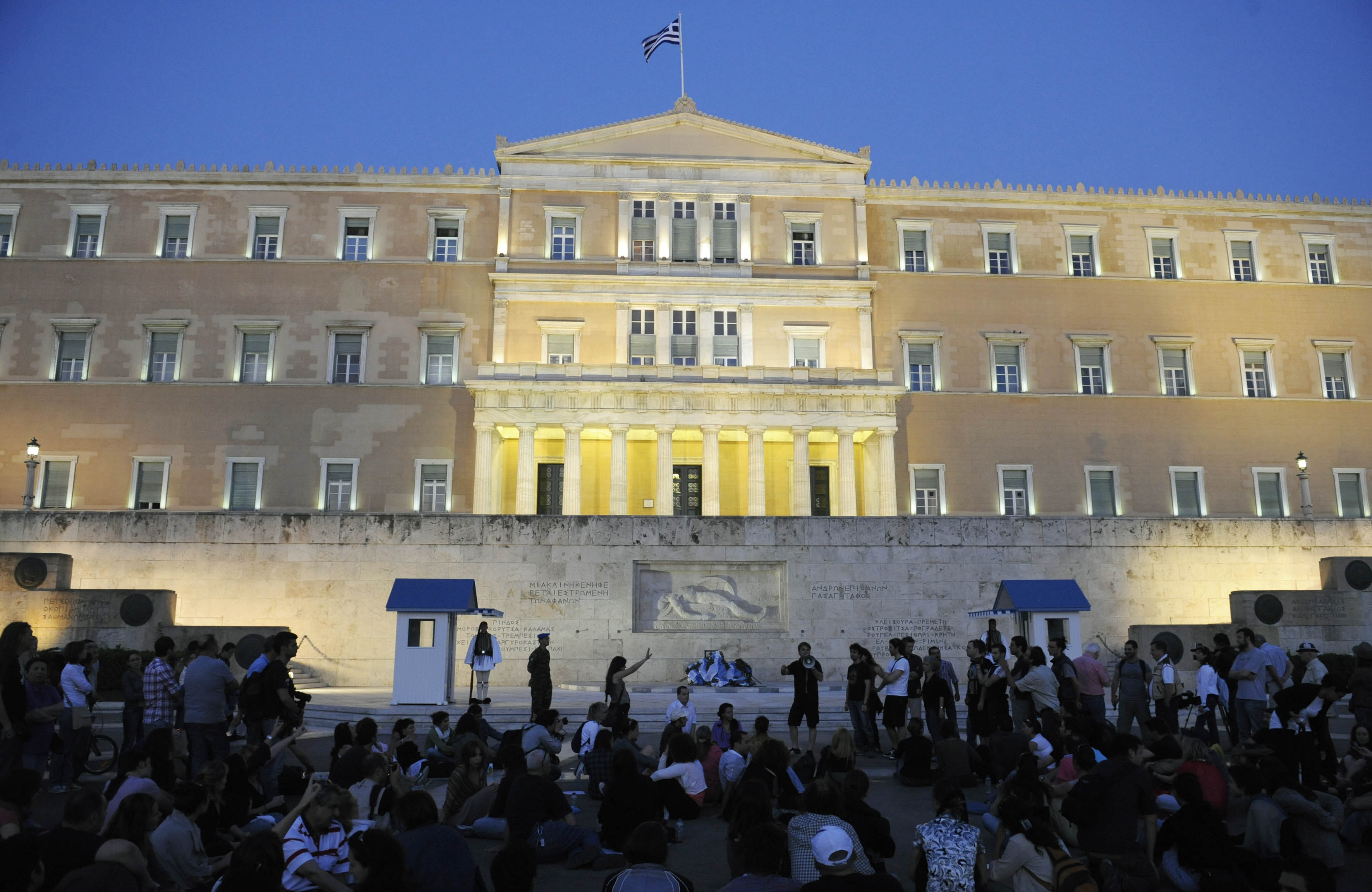 Έλλειμμα εμπιστοσύνης προς ΠΑΣΟΚ &#8211; Ν.Δ.