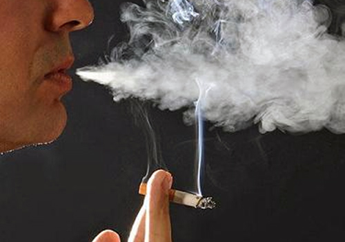 Το κάπνισμα αυξάνει τον κίνδυνο καρδιακής ανεπάρκειας στους ηλικιωμένους