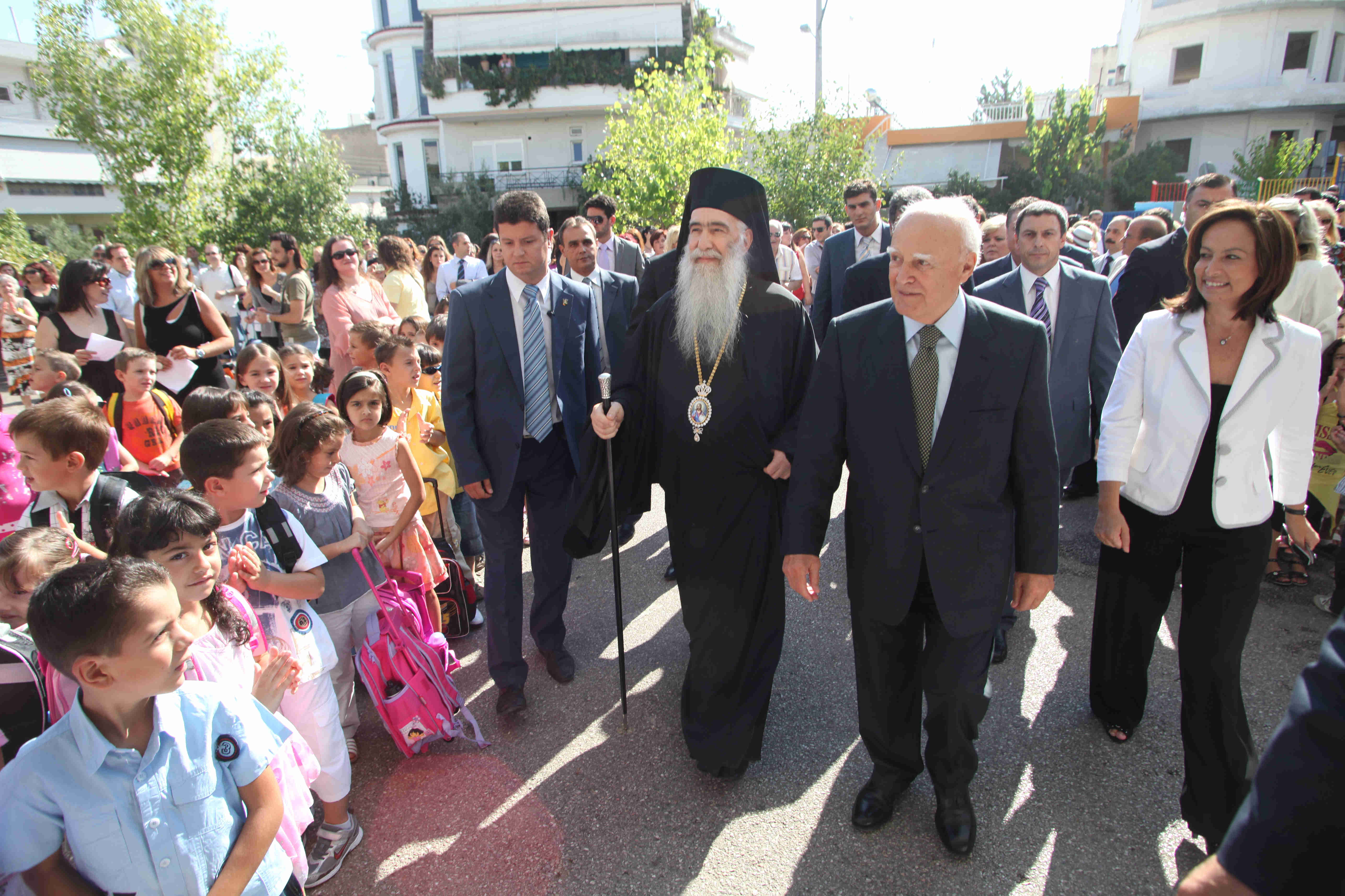 «Σας έχει ανάγκη η χώρα»