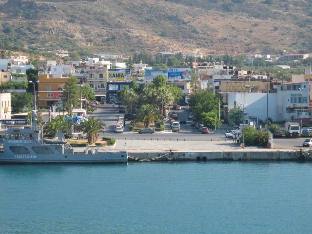 Ιδιοκτήτες φορτηγών Δ.Χ. κλείνουν το λιμάνι της Σούδας