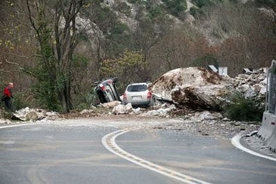 Αγωγή για την πτώση των βράχων στα Τέμπη