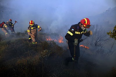 Σε εξέλιξη η φωτιά στον Όλυμπο