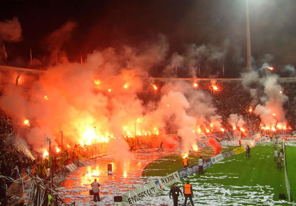 Τούμπα κι άλλες… παλαβές εξέδρες!