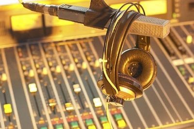 Έκλεισαν επτά παράνομοι ραδιοφωνικοί σταθμοί